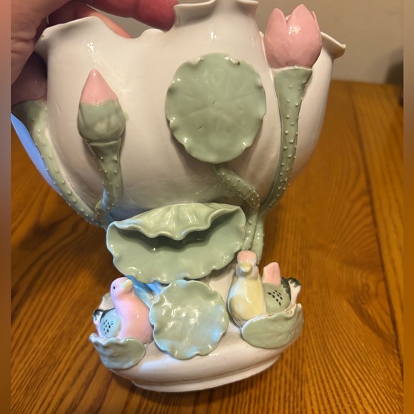 Chinese Porcelain Vase With Mandarin Ducks  on Lily Pads with Pink Flowers - Picture 3 of 11